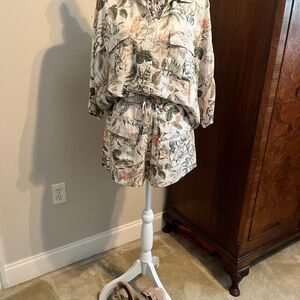 Olivaceous Pink and Green Leaf Print Top